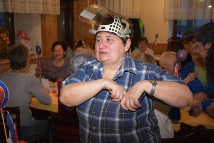 Na stolech se daly najít třeba slabikáře z doby, kdy se sice lidé do světa nedostali, ale zato o něm věděli mnohem více než dnešní trdla, kterým se neustále