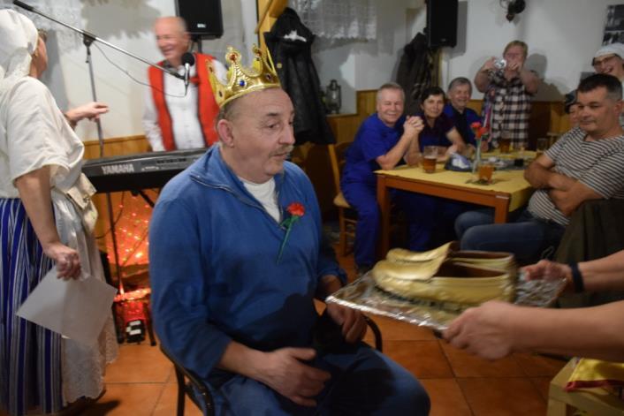 text a foto: Radomír Dolanský mistrová ze Zbrojovky Vsetín. Dokonce zde byl k vidění i klasický buran ve vytahaných teplácích a rádiovce.