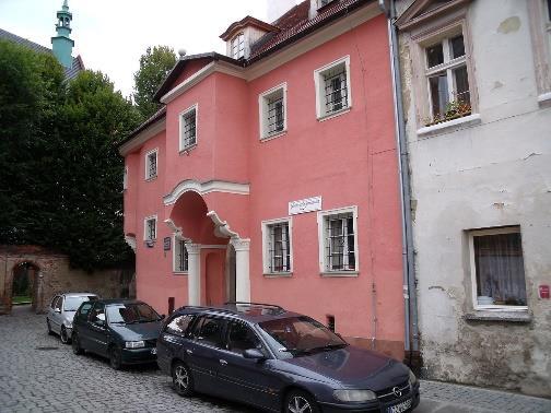 Dom rycerza Kaufunga, dnes Izba Pamiątek Regionalnych (městské muzeum) Městské muzeum. Dům z 15. st. Můžeme zde mj. vidět domovní kapli, vnitřní studnu a dále expozice věnované historii města.