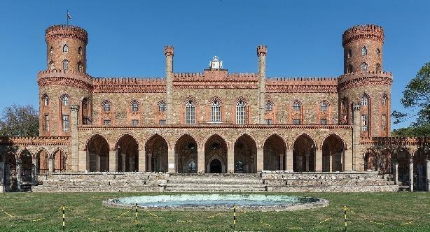 Klášterní komplex, By Jacek Halicki - Praca własna, CC BY-SA 3.0 pl, https://commons.wikimedia.org/w/index.php?