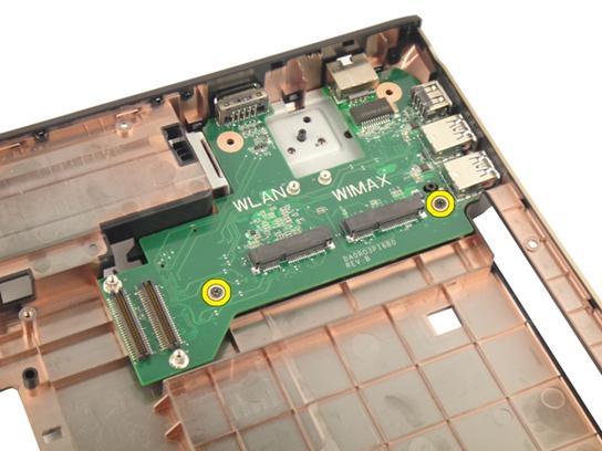 17. Demontujte panel I/O ze spodního krytu.