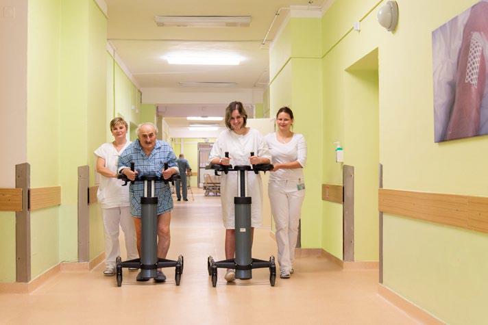 Sekce věnované jednotlivým operacím jsou doplněné o rubriku Průvodce pacienta, která shrnuje vše, co by měli pacienti vědět o přijetí do lůžkové péče, o samotné hospitalizaci, o předoperačním a
