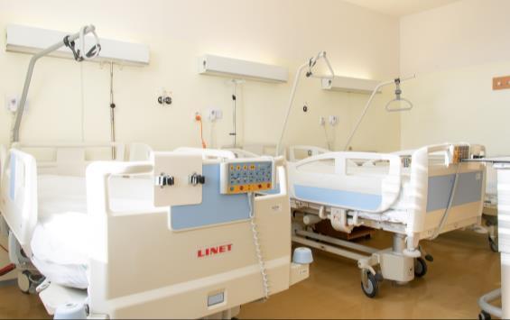 5 ORGANIZAČNÍ ČLENĚNÍ KLINIKY 5.1 AMBULANTNÍ ČÁST Všeobecná ambulance pro dospělé Dětská ambulance Ultrazvuk kyčlí novorozenců Specializované poradny: Poradna pro komplikace endoprotéz (prof.