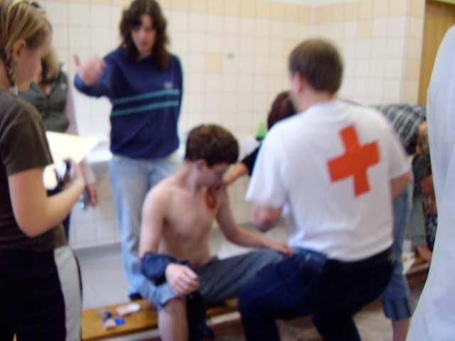 c) otevřený