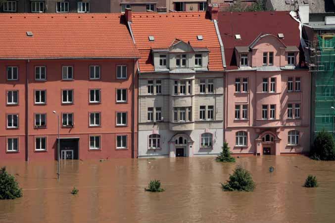 NEJHORŠÍ POVODNĚ ČESKA Ústi nad labem, 2013 Srážky jsou vedle teplot a oblaků nejdiskutovanějším meteorologickým jevem a významně ovlivňují naše životy. Když je srážek málo, hrozí sucho.