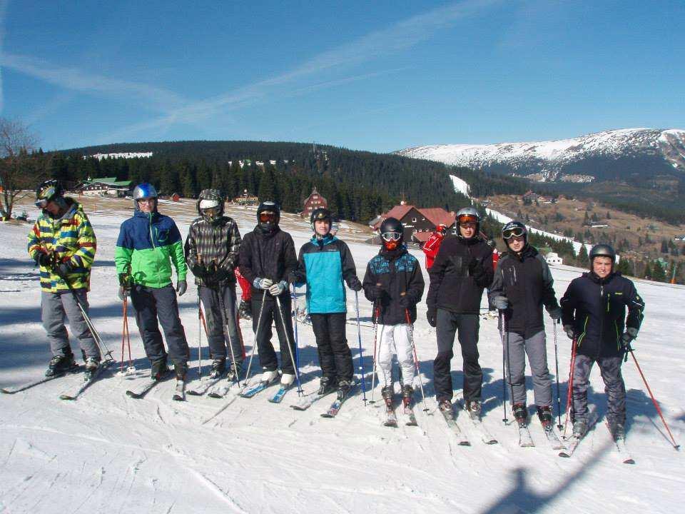 Počasí bylo krásné, až na poslední 2 dny. I přes to, že bylo sněhu velmi málo, absolvovali všichni žáci základní výcvik ve sjezdovém i běžeckém lyžování. Běžecký výcvik byl ovšem velmi omezen.