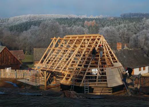 Construction of the transferred barn from farmstead No. 8 in Podolí u Vojkova in the museum in Vysoký Chlumec.