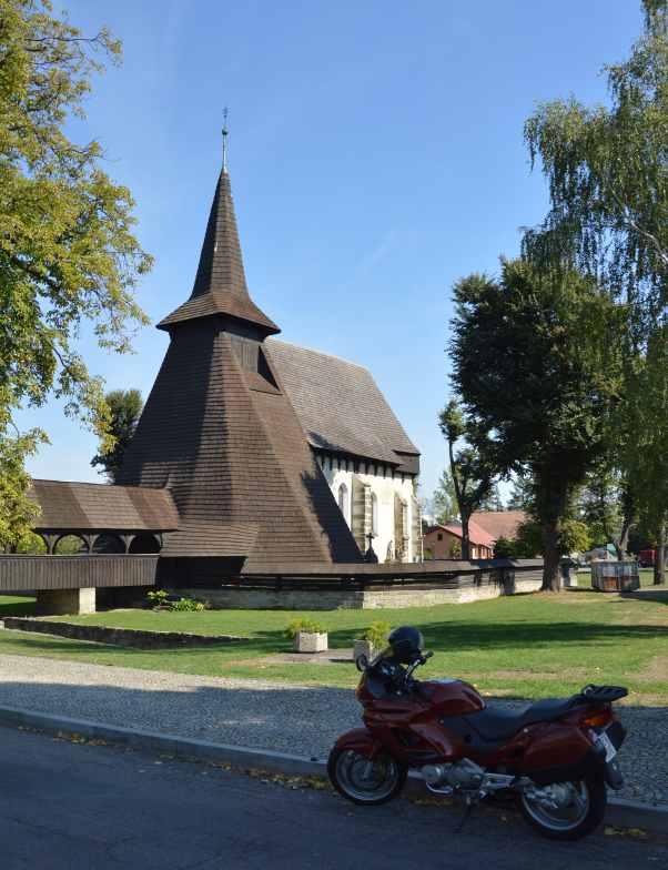 Kanál Zminka, hasičské muzeum a dřevěný kostel v Kočí Kanál Zminka (8), též Dvakačovický