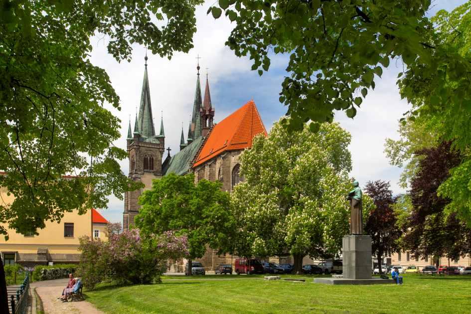 První písemná zmínka pochází z roku 1055, v roce 1307 Chrudim věnoval Rudolf Habsburský své ženě Elišce Rejčce (proto