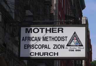 To indtryk fra New York. Til venstre Mother Zion Church i Harlem og til højre St. Pauls Chapel på Manhattan. være det samme. En insisteren på nuet.