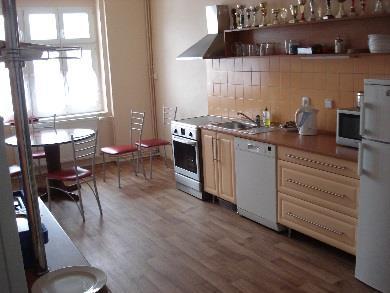 O svých problémech mají klienti možnost pohovořit na pravidelných schůzkách s vedením organizace, ze kterých je vyhotoven zápis a seznámeni všichni pracovníci organizace.