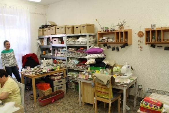 Posláním služby je prostřednictvím sociálně pracovní terapie zajistit lidem z cílové skupiny takovou individuální podporu, která povede k získání, udržení a rozvoji jejich pracovních návyků a