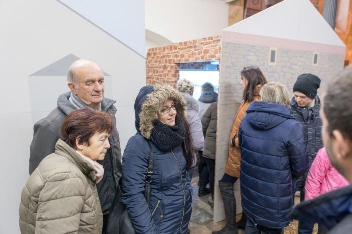 První zastávkou byla Bystřice Kladská, kde byla již dříve opravena část městského opevnění a dvě věže.