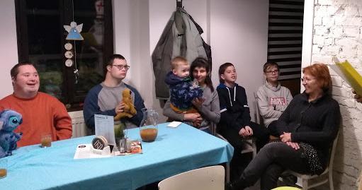 prosince v kunvaldské sokolovně. Předvánočního setkání se zúčastnilo kolem 160 našich zaměstnanců. Začalo se v poledne společným obědem a poté následoval kulturní program.
