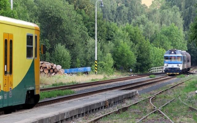 1 SHRNUTÍ Skupina události: incident. Zdroj: SŽDC Vznik události: 18. 7. 2018, 5:39 h. Popis události: Dráha, místo: Zúčastněni: Následky: nezajištěná jízda vlaku R 1101 na 1.