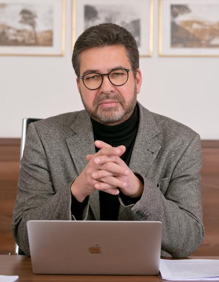 ZÁVĚREČNÉ SLOVO MÍSTOPŘEDSEDY NEJVYŠŠÍHO SOUDU ZÁVĚREČNÉ SLOVO MÍSTOPŘEDSEDY NEJVYŠŠÍHO SOUDU Ročenka, kterou právě čtete, představuje přehledné a ucelené informace o nejvýznamnějších činnostech