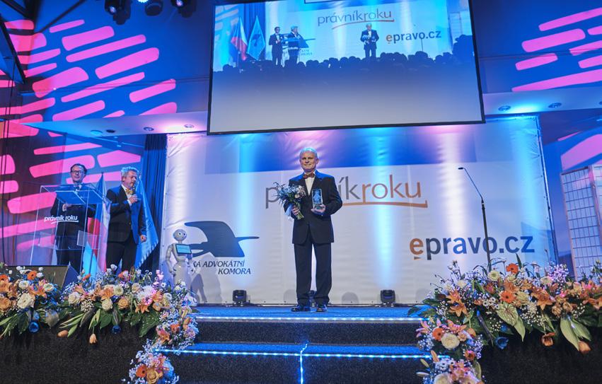 Other prominent legal personalities became new holders of the prestigious Antonín Randa medal in Prague s Carolinum.