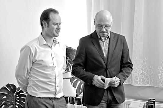 2. května 2019 6 Náš domov Ocenili práci Spolku bruntálských fotografů Josef Danyi a Vladimír Kaštyl ze Spolku bruntálských fotografů převzali ocenění za česko-polskou spolupráci.