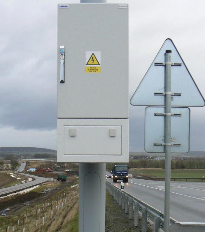 instalace na betonový základ Označení rozvaděče Příhradová stojka