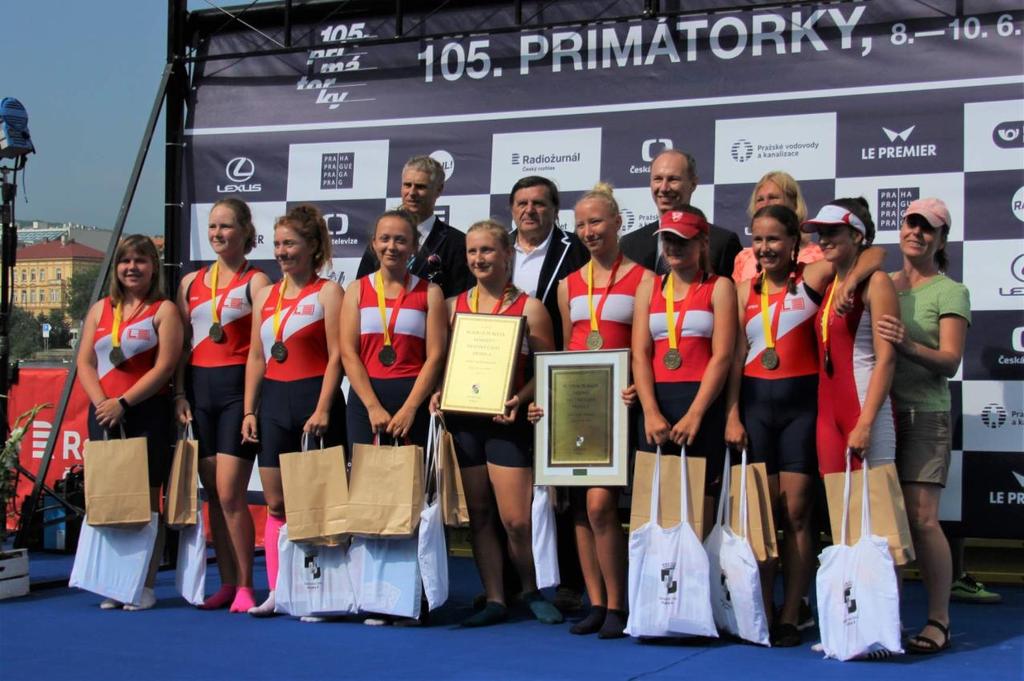 C: Přehled o sportovních aktivitách oddílu Předem bych chtěl zdůraznit, že loňská sezona byla pro náš oddíl úspěšná, a kdybych měl vyjmenovat všechny úspěchy, kterých se naši členové dobrali, tak