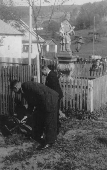 mech uctívali božstva, považovali je za vznešené a moudré. Lípa byla spojována se slovanskou bohyní lásky a krásy Ladou a obdivována kvůli životadárné síle.
