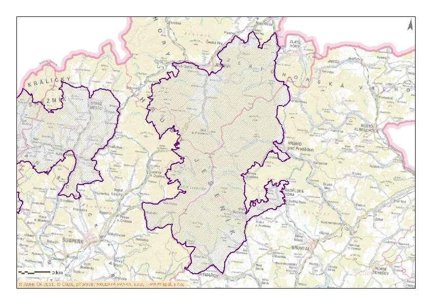 Obr. 4: Umístění PO Jeseníky ( AOPK ČR 2013) V lesích převládají smrkové monokultury, jen místy se dochovaly zbytky původních bučin, jedlobučin a pod horní hranicí lesa jeřábové smrčiny.