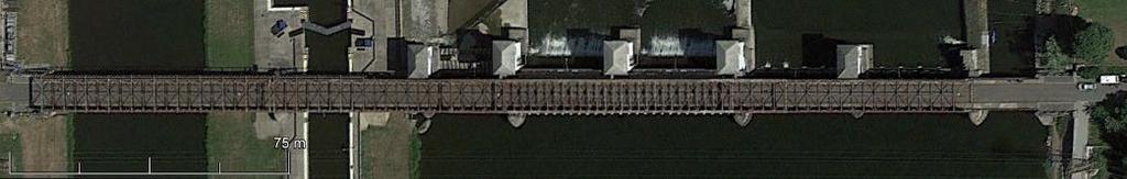 2.3.8 Jezový most Most o délce 288 metů se klene přes náhon MVE, plavební komoru, rybí přechod a všechna jezová pole. Nosnou konstrukci mostu tvoří ocelová příhradová konstrukce spojovaná nýty.