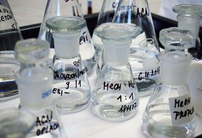 Pracoviště disponuje vysoce kvalifikovaným odborným personálem, je vybaveno špičkovou instrumentální technikou a má kvalitní provozně-technické laboratorní zázemí.