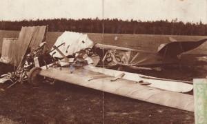 První pokusné bezmotorové lety údajně provedl R. Valenta na kbelském letišti v únoru téhož roku, snad po roztáhnutí za automobilem.