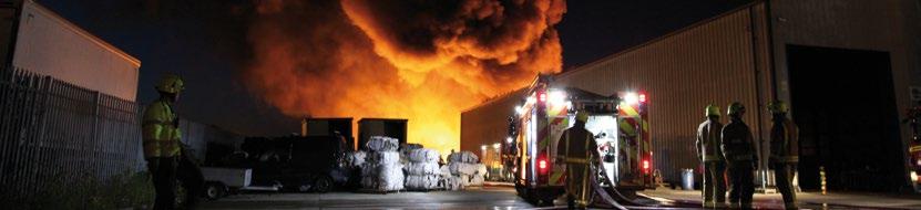SYSTÉM Výhody systému Knauf Insulation Fire-teK : Rychlé a snadné použití Hliníkový vzhled Tloušťka pouze 60 mm Jednoduchá instalace Napojení přírub bez zvyšování tloušťky izolace Použitelné pro