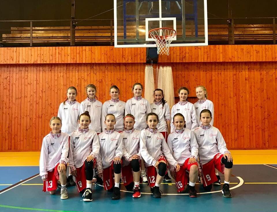 OSK OLOMOUC 6 - Viktorie Klonová 8 - Klára Šumberová 9 - Vanda Petrželová 10 - Eliška Bahounková 11 - Nela Jeřábková 12 - Ema Šimáčková 15 - Dominika Píchová 16 - Marie