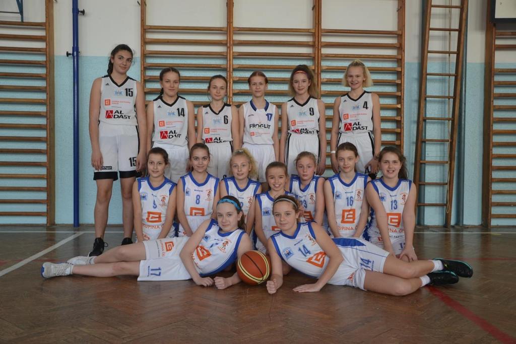 BK STRAKONICE 0 - Lucie Veselková 4 - Denisa Bittnerová 5 - Michaela Karoĺová 6 - Marie Holkupová 7 - Veronika Chalupová 8 - Kristýna Vodvářková 9 - Karolína Kotrcová 10 - Eliška Košáková 11 -