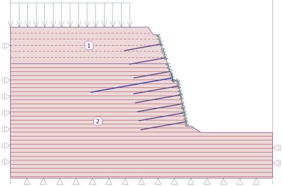 etapa hloubení, hloubení jámy do úrovně cca 2,3 m. Situace před instalací první řady hřebíků a zastříkání svahu. FS = 1,78 pozn.