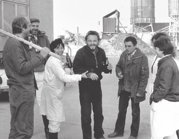 V roce 1981 byla dokončena a zprovozněna nová budova laboratoří na Barrandově.