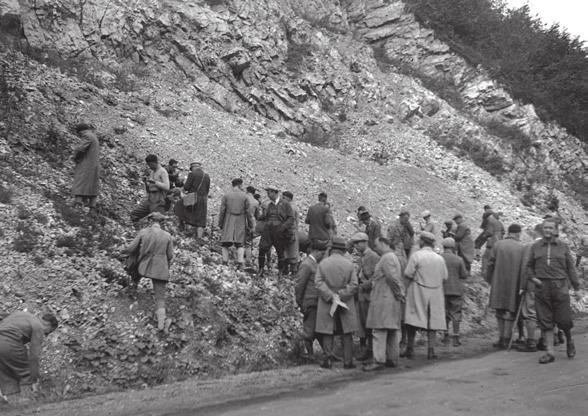 FOTOGRAFIE Z LET 1931 1989 Státní geologický ústav Československé republiky byl zřízen v červenci 1919, aby se v nové republice stal právoplatným nástupcem říšského geologického ústavu ve Vídni.