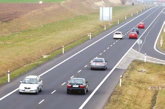 D Louny, zkapacitnění U8 Délka 6,130 km kategorie: R 25,5/100 Předpoklad zprovoznění 2020 UMÍSTĚNÍ A POPIS STAVBY Zkapacitnění stávajícího obchvatu Loun spočívá v rozšíření komunikace o jeden jízdní