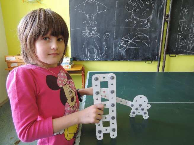 druhému. Chceme být všichni zdraví. Otázky ve skupinách za 10 90 bodů ŘEKNI PROČ může být nebezpečná igelitová taška? CO UDĚLÁM, KDYŽ kamarád se napije z neznámí lahve a je mu špatně?