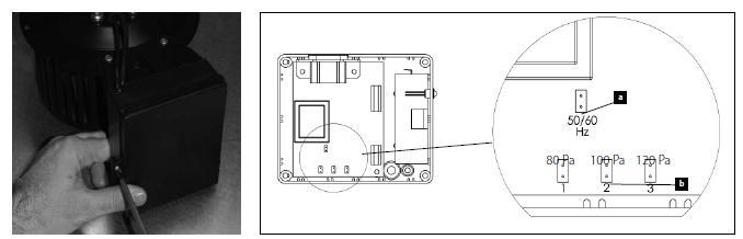 Tlak (a frekvenci) lze změnit v elektrickém boxu následujícím způsobem: 1 Odšroubujte víko boxu za pomoci šroubováku 2 je-li dostupná frekvence 60 Hz, vyjměte 3 Umístěte na vybranou pozici (hodnota