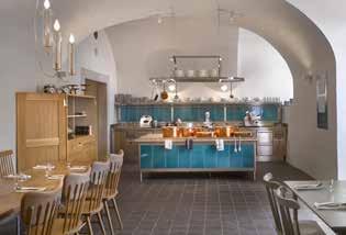 Kuchyň q Hradčanské náměstí 1, Praha 1 Hradčany z 736 152 891 w kuchyn.ambi.cz 29 Nově otevřená restaurace řetězce Ambiente v bezprostřední blízkosti Pražského hradu.
