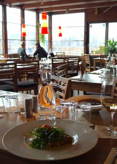 Restaurace Podolka q Podolské nábřeží Přístav 1, Praha 4 Podolí z 774 115 166 w restauracepodolka.cz 44 Restaurace Podolka se nachází dále od ruchu městského centra v klidné oblasti vltavského břehu.
