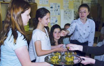 ZE ŽIVOTA ZŠ A MŠ VELKÉ LOSINY VELKOLOSINSKÉ PRAMENY 20 chom se s jejich polohou, velikostí, jazykem, kulturou, historií, památkami a zvyky vzájemně seznámili a lépe si uvědomili, jak žijí lidé v