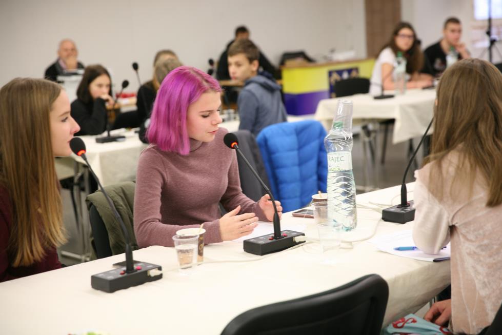 Přítomnost zástupců vedení radnice, zástupci odborů ÚMČ, hosté podle konkrétního programu.