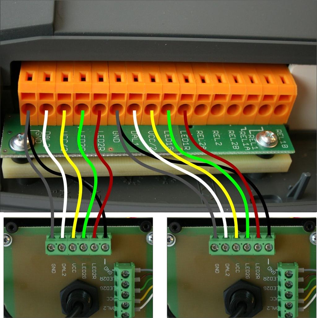 Grafické schéma zapojení Obrázek 3 Varianta zapojení dvou externích čteček k terminálu WFMS-IP/DT2. Svorkovnice dveřního terminálu WFMS-IP/DT2 je přístupná po sejmutí pravé bočnice krytu terminálu.