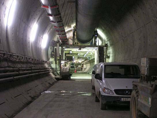 83). Obr.82 Tunelovací stroj použitý pro ražbu tunelu Katzenberg Obr.83 Segmentové ostění tunelu Katzenberg 4.9.3. Geologie Horninový masiv se skládá převážně ze zvětralých třetihorních sedimentárních hornin, na jihu tunel prochází 800m dlouhým úsekem křídy.