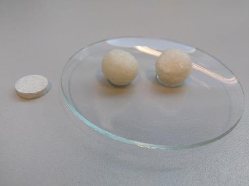Tabulka 14- Regresní analýza disolučních profilů tablet s LubriTose TM MCC, hypromelosou v AGF, Weibull model LubriTose TM MCC, Methocel K15M, Methocel K4M AGF Model