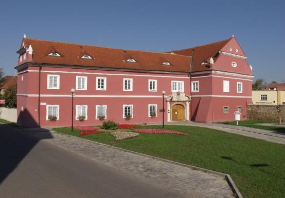 centra Velké Moravy středního Pomoraví a Centra lité medaile, plakety a drobné plastiky včetně poskytování metodické podpory odborné i laické veřejnosti.