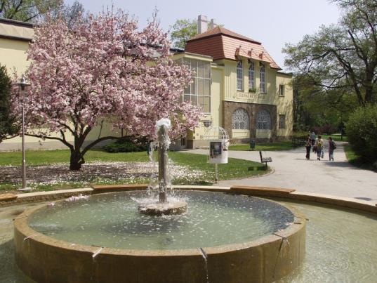 nabídek s cílem vícezdrojového finančního zajištění strategických cílů instituce.