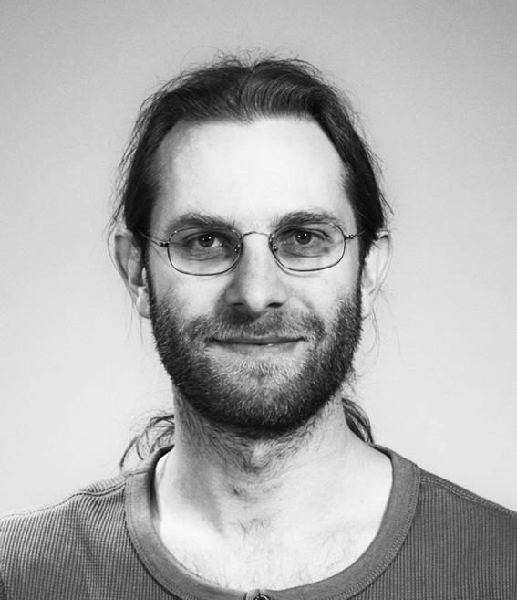 JAK JEDNODUŠE PROVÉST A NAPSAT PŘÍPADOVOU STUDII, 2019: 22 39 Tomáš Řiháček Je psycholog a psychoterapeut. Působí na Katedře psychologie FSS MU v Brně, kde se zabývá zejména výzkumem psychoterapie.