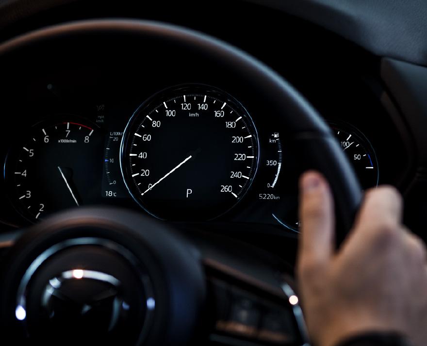 OSVĚTLENÍ A VIDITELNOST LED SVĚTLOMETY S AUTOMATICKÝM OVLÁDÁNÍM DÁLKOVÝCH SVĚTEL (HBC) V závislosti na aktuální dopravní situaci a za pomoci kamery systém automaticky přepíná mezi dálkovými a