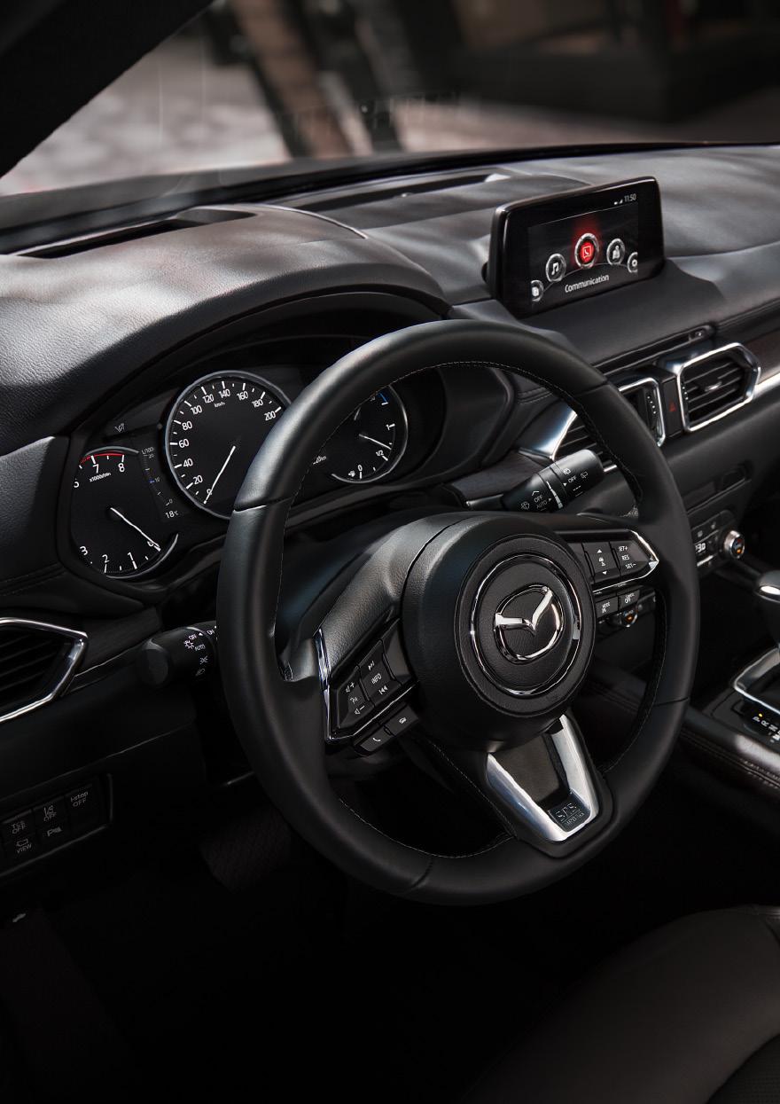 FUNKCE AUTO HOLD Když aktivujete funkci AUTO HOLD (po jednom stisknutí spínače AUTO HOLD vedle parkovací brzdy při spuštěném motoru se nepřerušovaně rozsvítí oranžová kontrolka na spínači), po